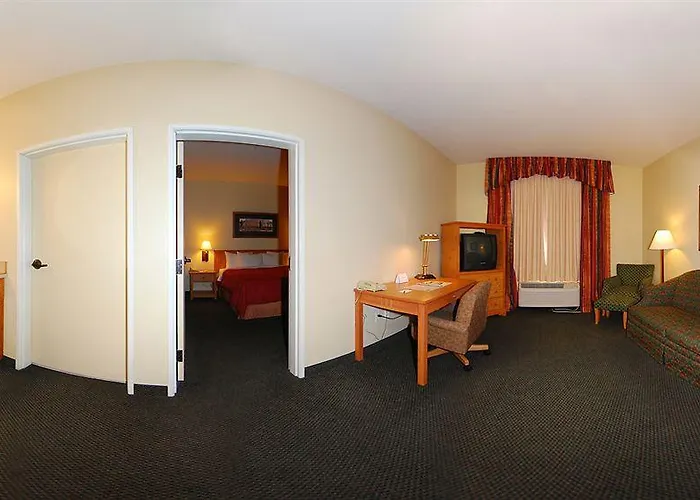 Country & By Radisson, Airport, Az Hotel