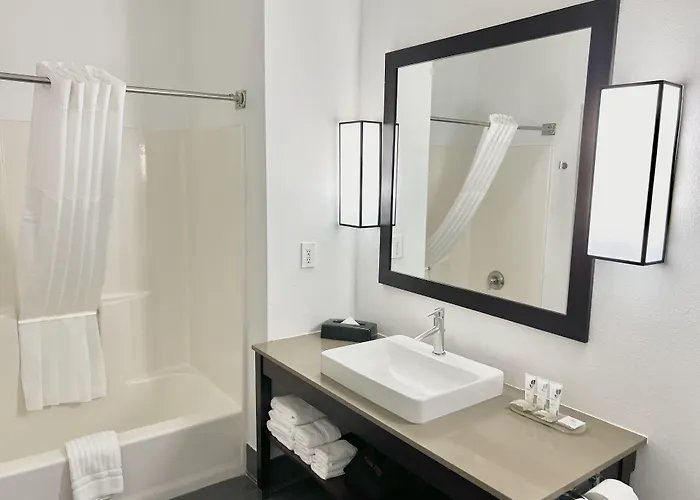 Country & By Radisson, Airport, Az 5* Tucson