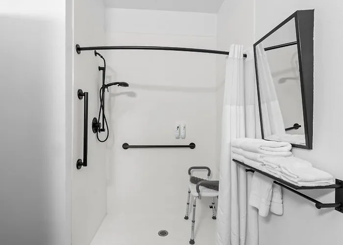 Country & By Radisson, Airport, Az 5*