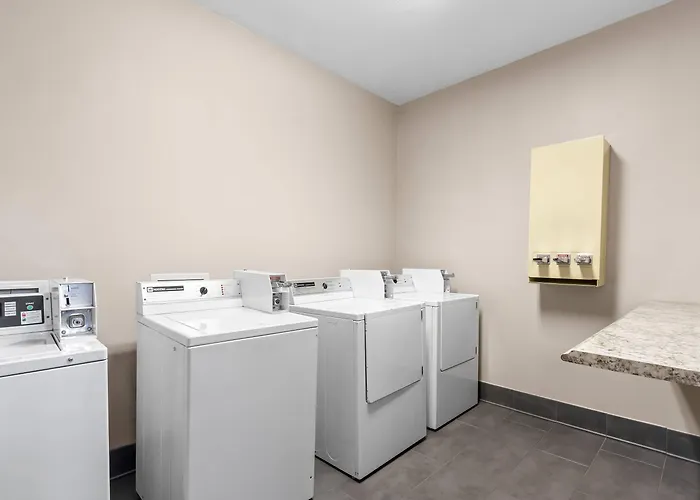 Country & By Radisson, Airport, Az 5*