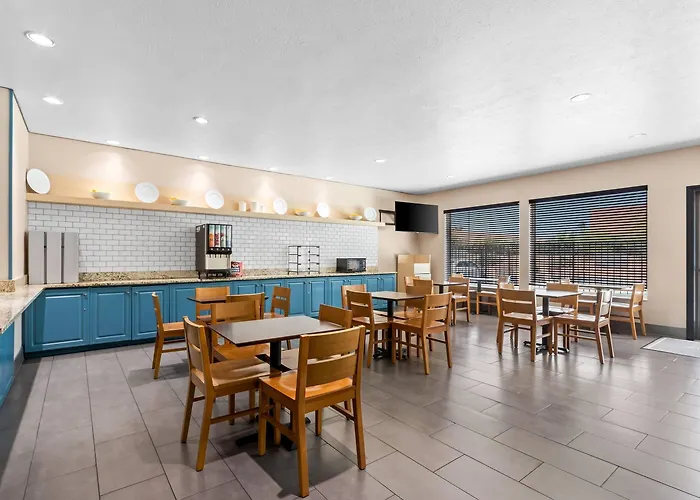 Country & By Radisson, Airport, Az 5*